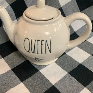 Rae Dunn Queen teapot with Bee